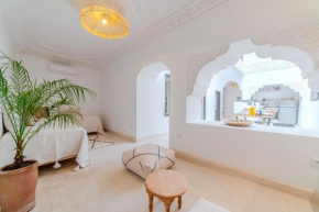 Riad Ines 10mn to Place with Breakfast